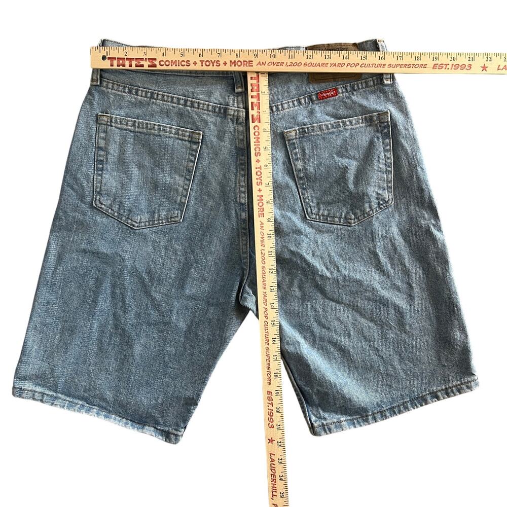Wrangler Denim Shorts Relaxed Fit 32 Light Wash - Picture 4 of 9